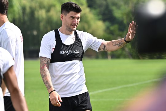 Surprize în echipa de start aleasă de Neil Lennon la debutul la Rapid! Cine e căpitan în absența lui Cristi Săpunaru