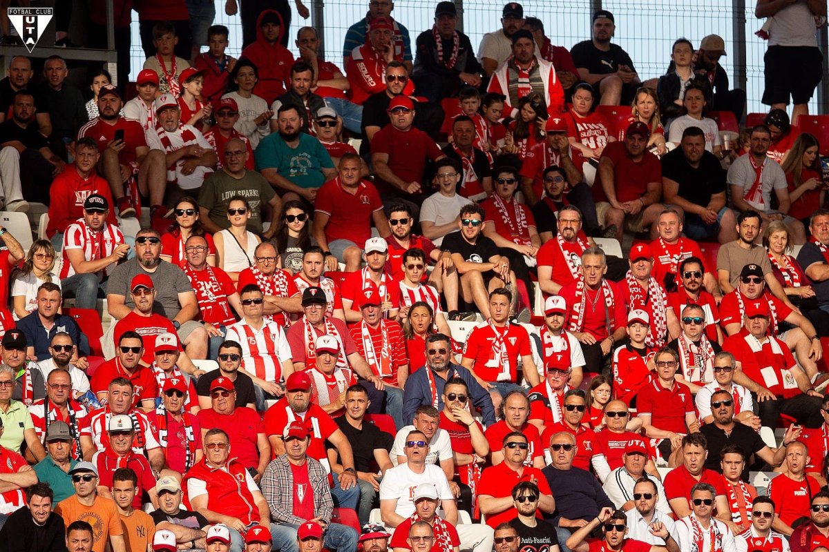 Fanii arădeni au umplut arena cu o capcitate de 12.584 de locuri