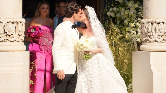 Ianis și Elena Hagi, declarații înainte de petrecerea de la Palatul Știrbey: ”România nu joacă, de ce să ne uităm la meci? Noi suntem cu dansul!”