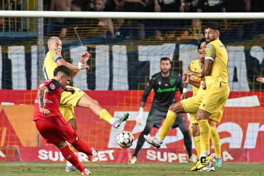 Petrolul - Gloria Buzău 0-0. Gicu Grozav, noul căpitan al prahovenilor, a ratat un penalty și șansa de a le aduce prahovenilor trei puncte!