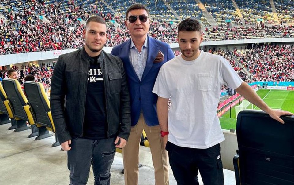 Cristi Borcea, fostul acționar al lui Dinamo, alături de doi dintre fii săi
