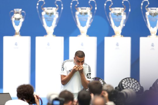 Noul ”galactic” a aterizat pe Bernabeu. Kylian Mbappe a fost prezentat oficial la Real Madrid
