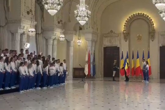 Momente de panică la prezentarea lotului României pentru Jocurile Olimpice. Unei sportive i s-a făcut rău în timpul predării drapelului
