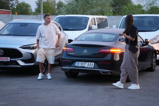 Cel mai sexy fan de la Slobozia - FCSB! Alexandru Pantea a venit să își susțină colegii, alături de iubita sa. Cât de frumoasă este Alina