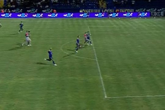 FCSB a marcat dintr-un penalty controversat! Fanii ialomițeni au început să scandeze: ”Hoții, hoții”