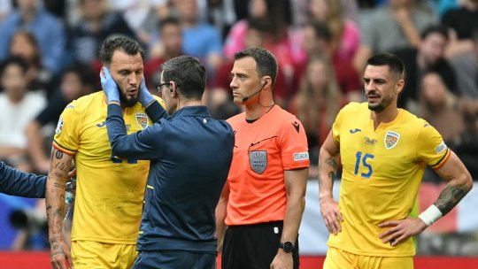 Mogoș, scos din joc după jumătate de oră de intervenția dură a lui Dumfries! Atacul care a dus la schimbarea fundașului