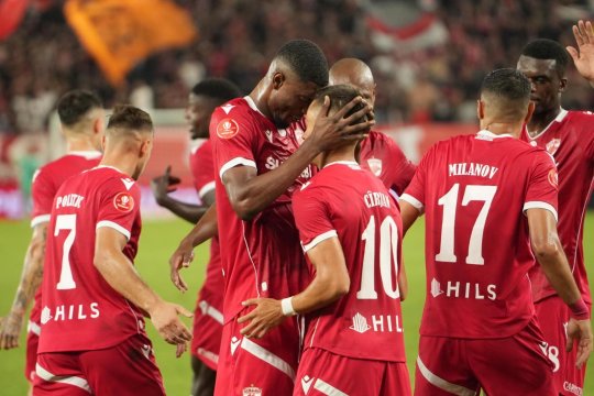 Dinamo – Petrolul 4-1! ”Câinii” au defilat în fața unei echipe care a arătat rău