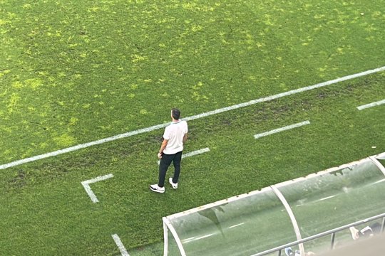 Cum este înregistrat Mehmet Topal pentru a putea da indicații echipei, deși nu are licență PRO