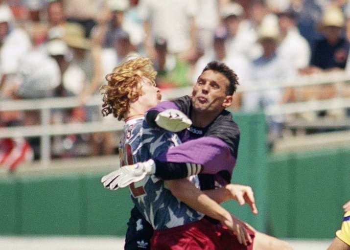 Alexi Lalas (în duel cu Florin Prunea) a fost adversarul României la Cupa Mondială din 1994