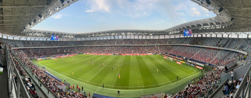 Stadionul din Ghnecea este plin pentru al doilea meci de pe teren propriu din acest sezon al cupelor europene