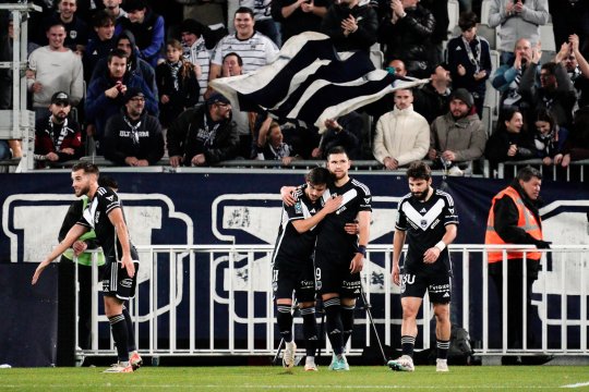 Lovitură pentru un club de tradiție din Franța. Ce se întâmplă cu jucătorul român aflat în lot