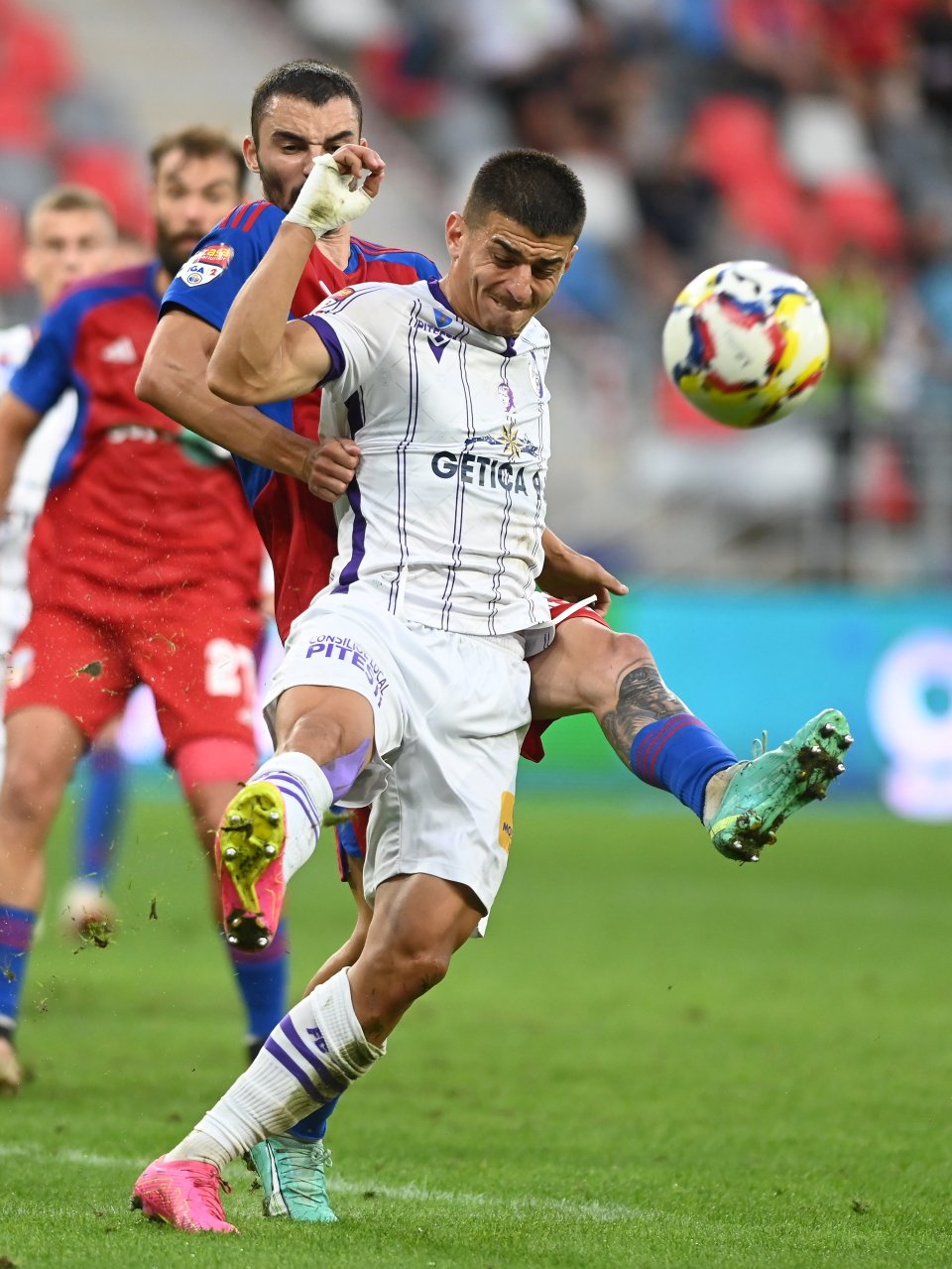 Adrian Ilie și Andrei Tofan în meciul de fotbal dintre CSA Steaua București și FC Argeș, contând pentru Liga a-2-a Casa Pariurilor, desfășurat pe Stadionul Steaua-Ghencea din București, 5 octombrie 2023