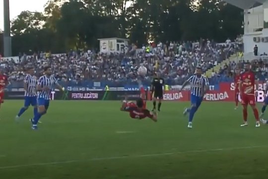 Gol din foarfecă într-o repriză nebună la Iași. Cine este autorul celei mai frumoase reușite a începtului de sezon