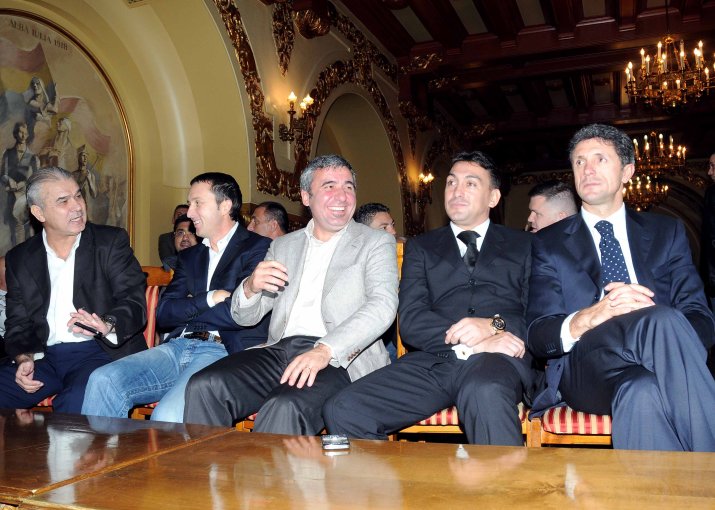 Anghel Iordănescu, MM Stoica,Gică Hagi, Ilie Dumitrescu și Gică Popescu, la lansarea cărții lui Dan Petrescu, la final de 2009