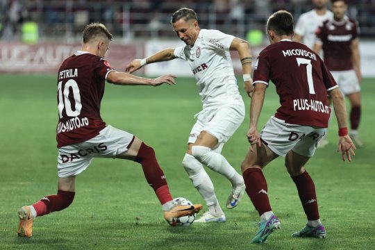 Rapid inovează în Superliga. Ce vor avea printat pe tricouri jucătorii lui Neil Lennon