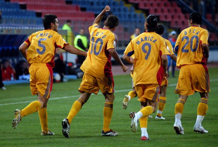 Cristi Chivu (stânga), Adrian Mutu (centru) și Ciprian Marica (dreapta)