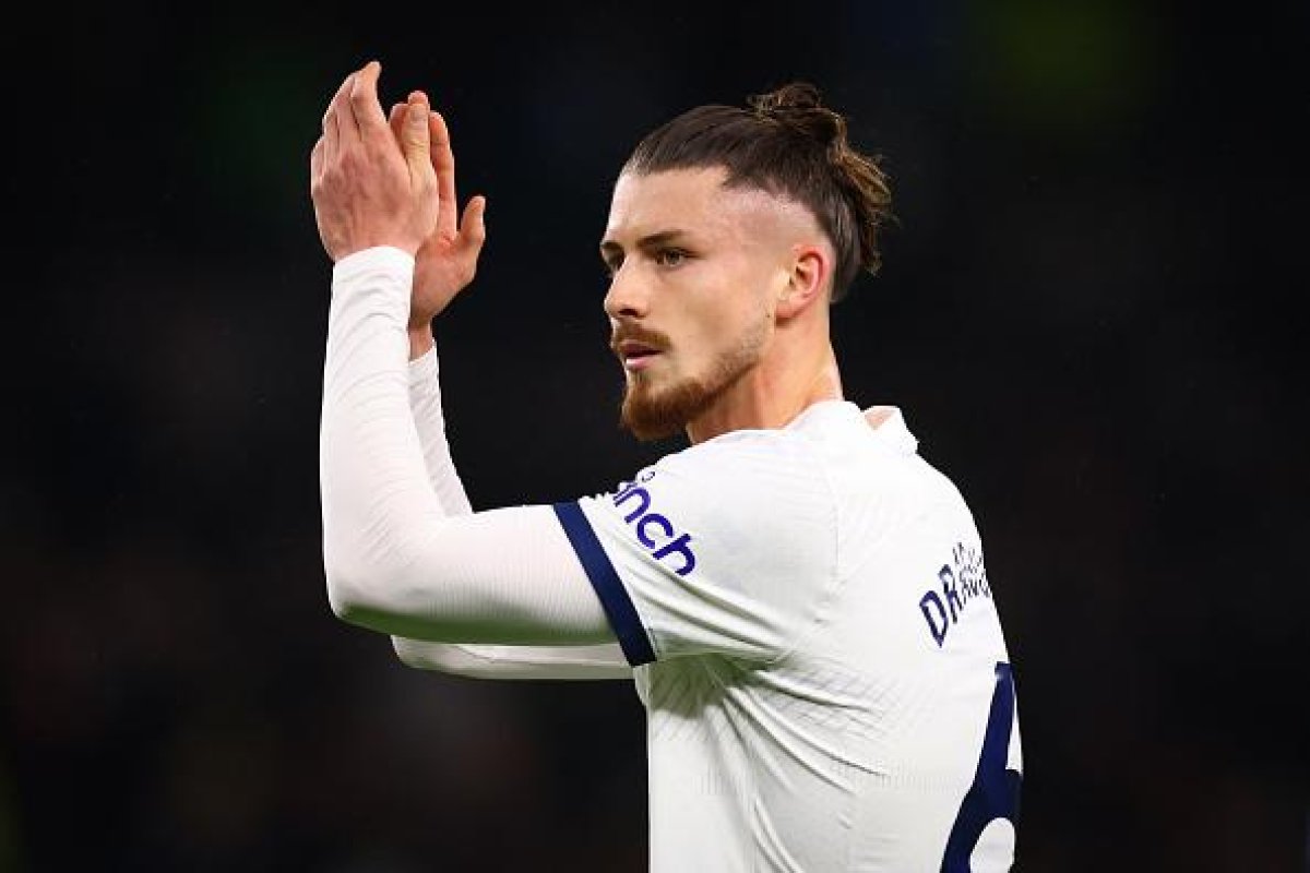 Radu Drăgușin în tricoul celor de la Tottenham