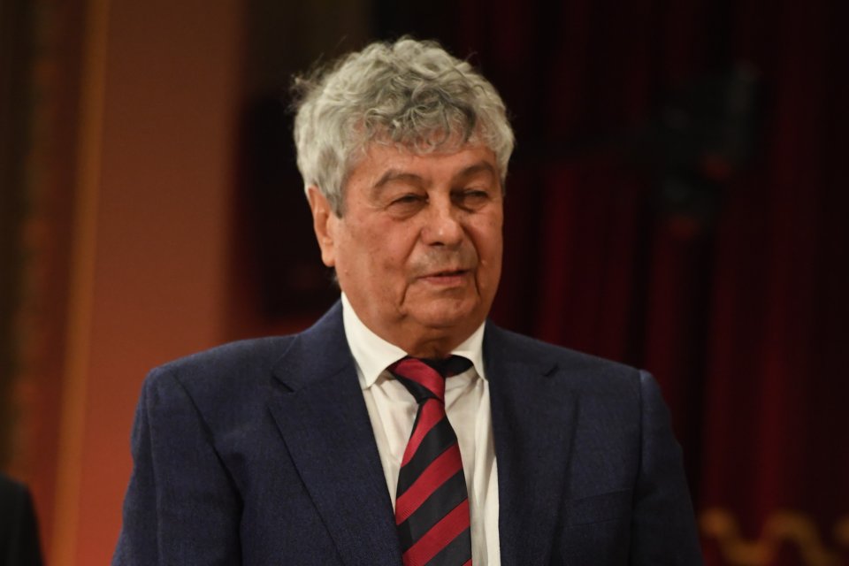 Lucescu și-a începtu cariera de antrenor în 1979, la Corvinul Hunedoara