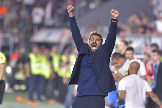 Cine este ”pila” lui Adrian Mutu din interiorul FRF. Apropiatul lui Răzvan Burleanu face lobby puternic pentru ”Briliant”, deși CV-ul de antrenor al acestuia nu îl recomandă