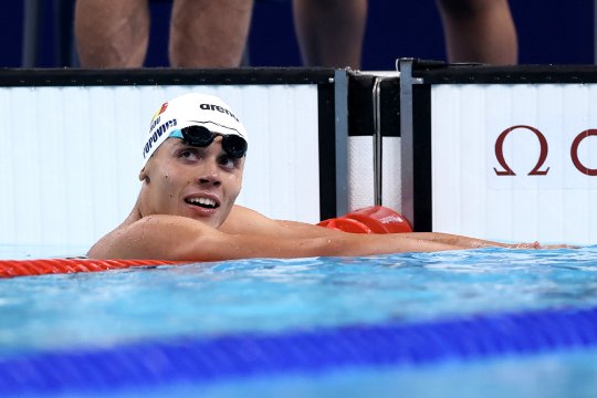 Cursa lui David Popovici, difuzată pe Ilie Oană! Cum au reacționat fanii Rapidului și Petrolului când românul a cucerit aurul olimpic + Mesajul senzațional al prahovenilor pentru înotător