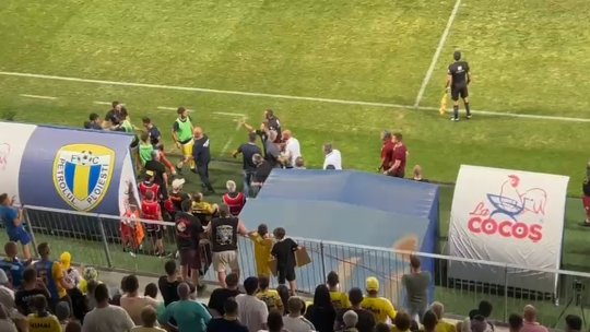 Conflict aprins între Hanca și Lennon! A ieșit un haos în toată regula pe margine, în timpul derby-ului dintre Petrolul și Rapid