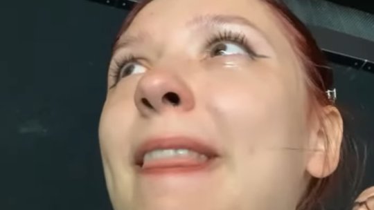 Iubita lui David Popovici a început să plângă de fericire imediat după ce sportivul a luat medalia de aur la JO 2024. Cum a fost filmată Taisia Nițuleasa