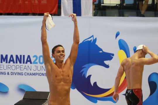 Fotografia care face cât o mie de cuvinte. Momentul în care Nadia nu știa că va premia un viitor campion olimpic. Cum arăta David Popovici în urmă cu 10 ani