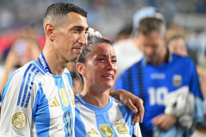 Di Maria, după finala Copei America, alături de soția sa, Jorgelina Cardoso