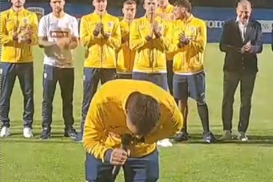 Nicușor Stanciu a revenit în țară și a făcut o plecăciune, la propriu, în fața suporterilor: ”Ați fost primul nostru jucător, nu al 12-lea”
