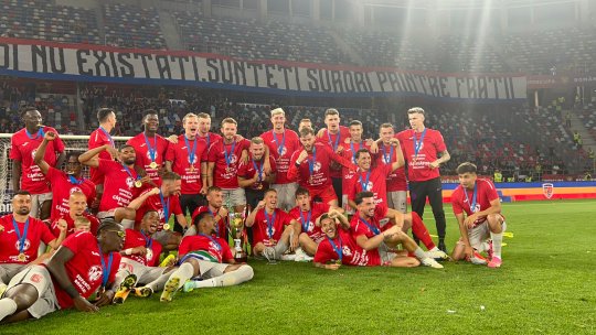 FCSB a câștigat Supercupa după 10 ani! Imagini de la decernarea trofeului