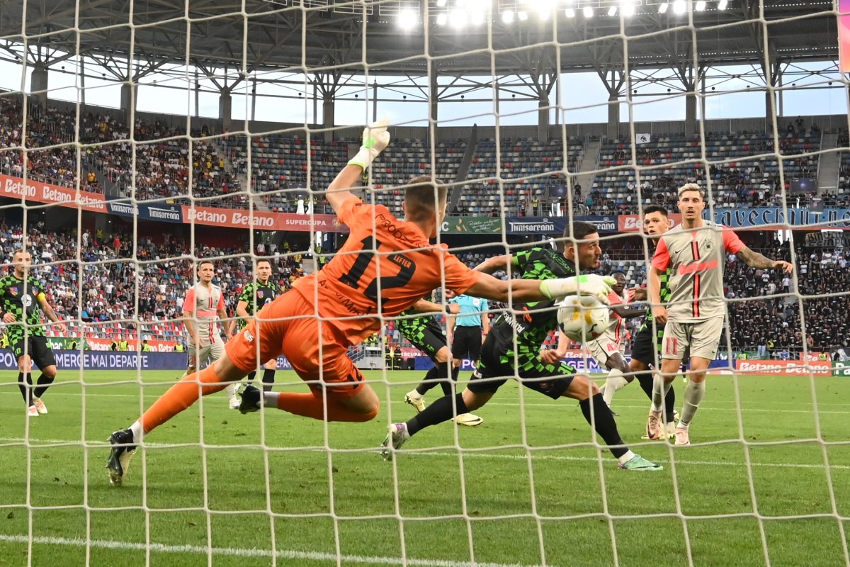 Miculescu a deschis scorul cu o lovitură de cap din 7-8 metri