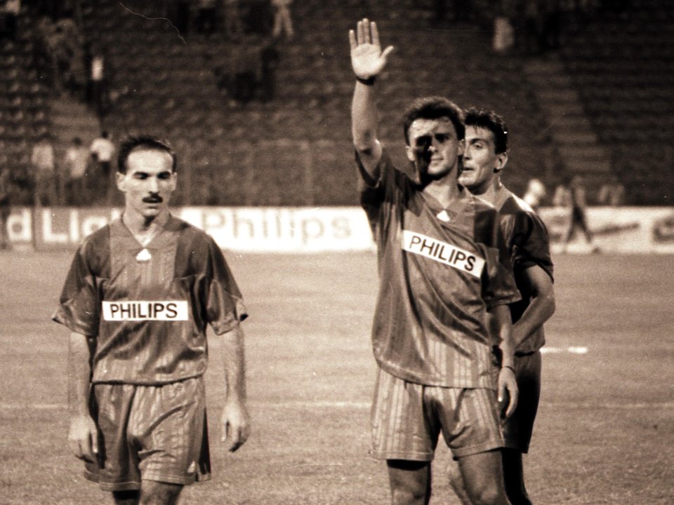 Basarab Panduru (dreapta), alături de Jean Vlădoiu (stânga) și Ilie Dumitrescu (spate), în 1993, la duelul Steaua - Croația Zagreb