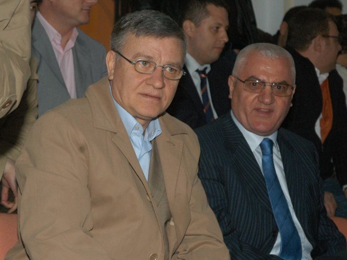 Dumitru Dragomir și Mircea Sandu au condus fotbalul românesc după Revoluție. Primul a fost în fruntea LPF, al doilea, la FRF