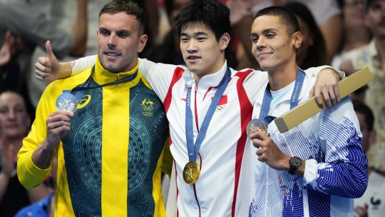 David Popovici, un nou discurs fabulos, după ce a cucerit a doua medalie de la JO: ”Felicitări chinezului că a spulberat recordul mondial. Vom mai avea timp să ne-o dăm parte în parte”