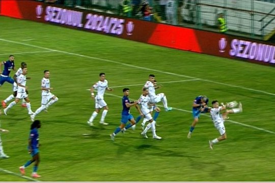 Faza care a decis Buzău - Rapid. Gafă comisă de Andrei Borza, iar Budescu a profitat