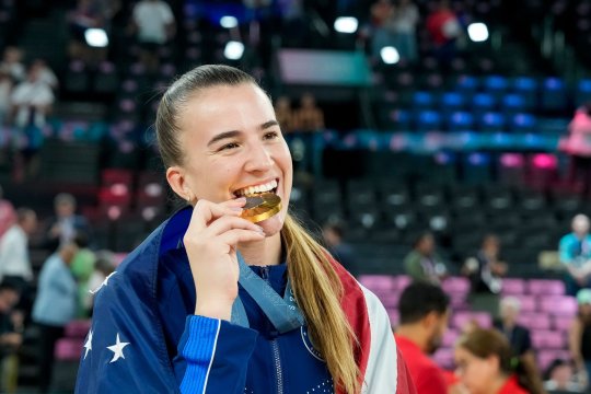 Baschetbalista Sabrina Ionescu a câștigat medalia de aur, însă nu pentru România