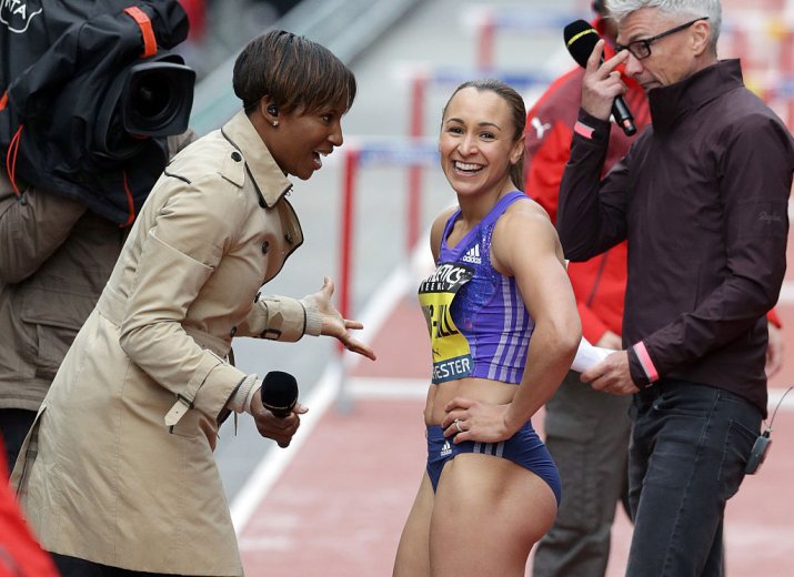 Denise Lewis (foto, în stânga) și-a făcut o carieră în televiziune după retragerea din activitatea de sportivă