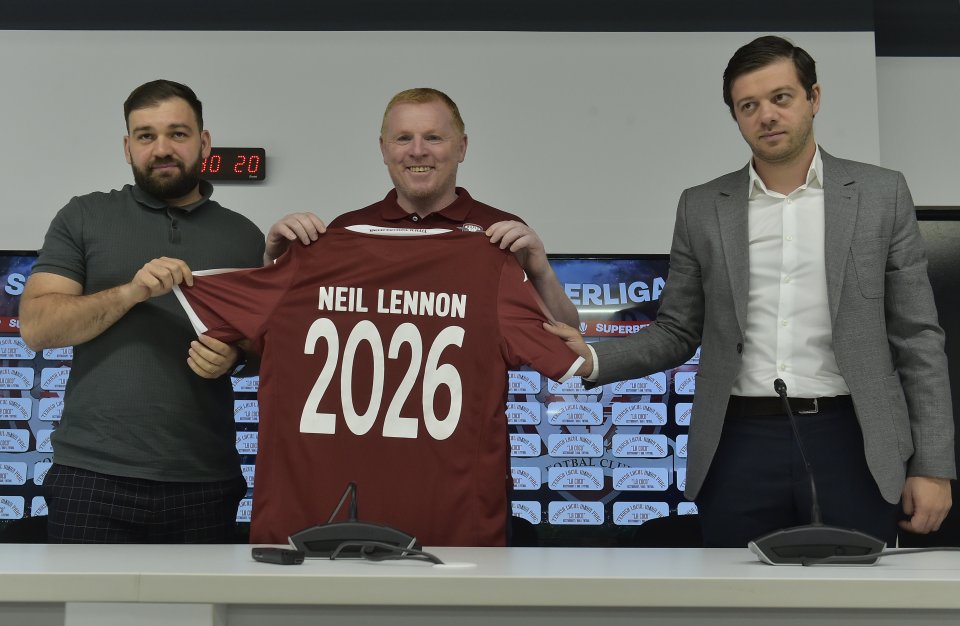 Victor Angelescu, Daniel Sandu și Neil Lennon