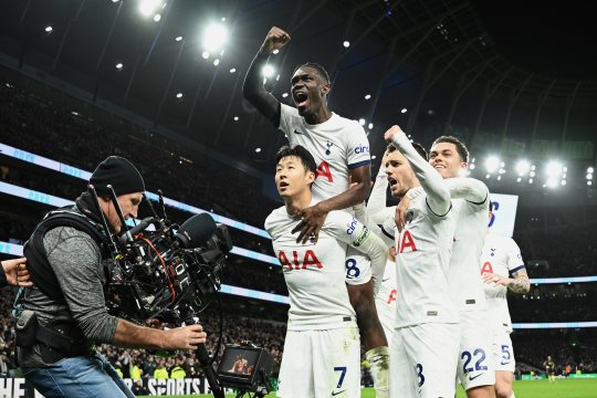Coechipierul lui Radu Drăgușin s-a filmat în timp ce se droga: ”O lipsă flagrantă de judecată!”. Decizia luată de Tottenham
