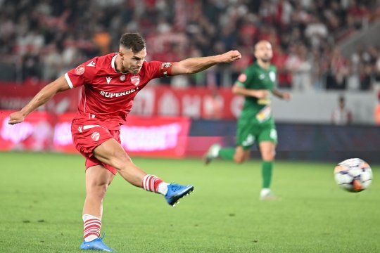 Un fost căpitan de la Dinamo trage un semnal de alarmă cu privire la Dennis Politic: ”Face un joc bun, după care...”