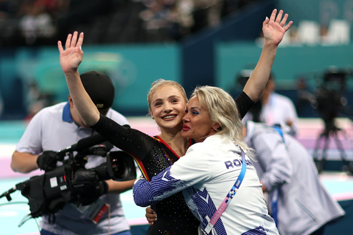 Sabrina și Camelia Voinea