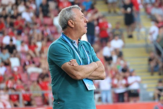 Mircea Rednic face ”curățenie” la UTA! Trei jucători, OUT: ”Comportamentul lasă de dorit”