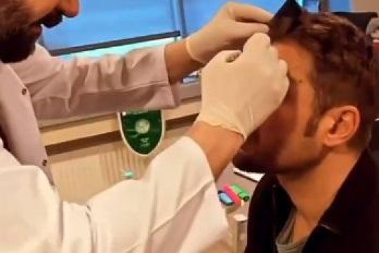 Adrian Mutu, din nou viral în Anglia: "E de nerecunoscut". Imaginile care i-au făcut pe fani să râdă de ”Briliant”