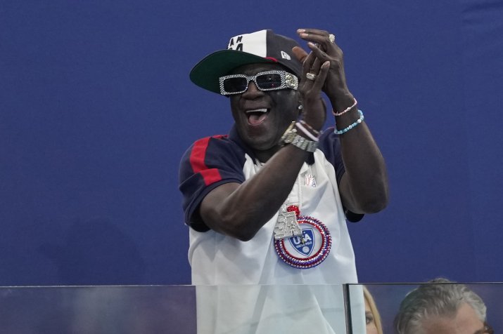 Flavor Flav și-a început cariera muzicală în 1985