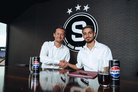 OFICIAL | Albion Rrahmani a fost prezentat de Sparta Praga. Ce a spus Tomas Rosicky despre fostul jucător de la Rapid