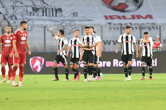 Sabău are planuri mărețe la U Cluj: ”Vrem să schimbăm ADN-ul clubului, să nu mai fim echipa care pleacă cu șansa a doua!”. Laude peste laude după victoria cu Sepsi + Concluziile trase de jucători