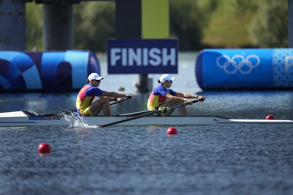 Ioana Vrînceanu și Roxana Anghel dispută finala de la dublu rame feminin