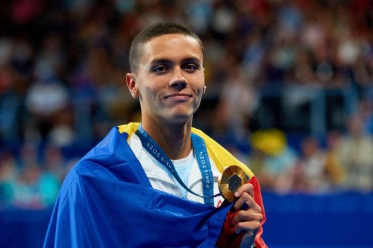Dedicație specială pentru David Popovici și sportivii de la JO. Ce mesaje au afișat fanii dinamoviști