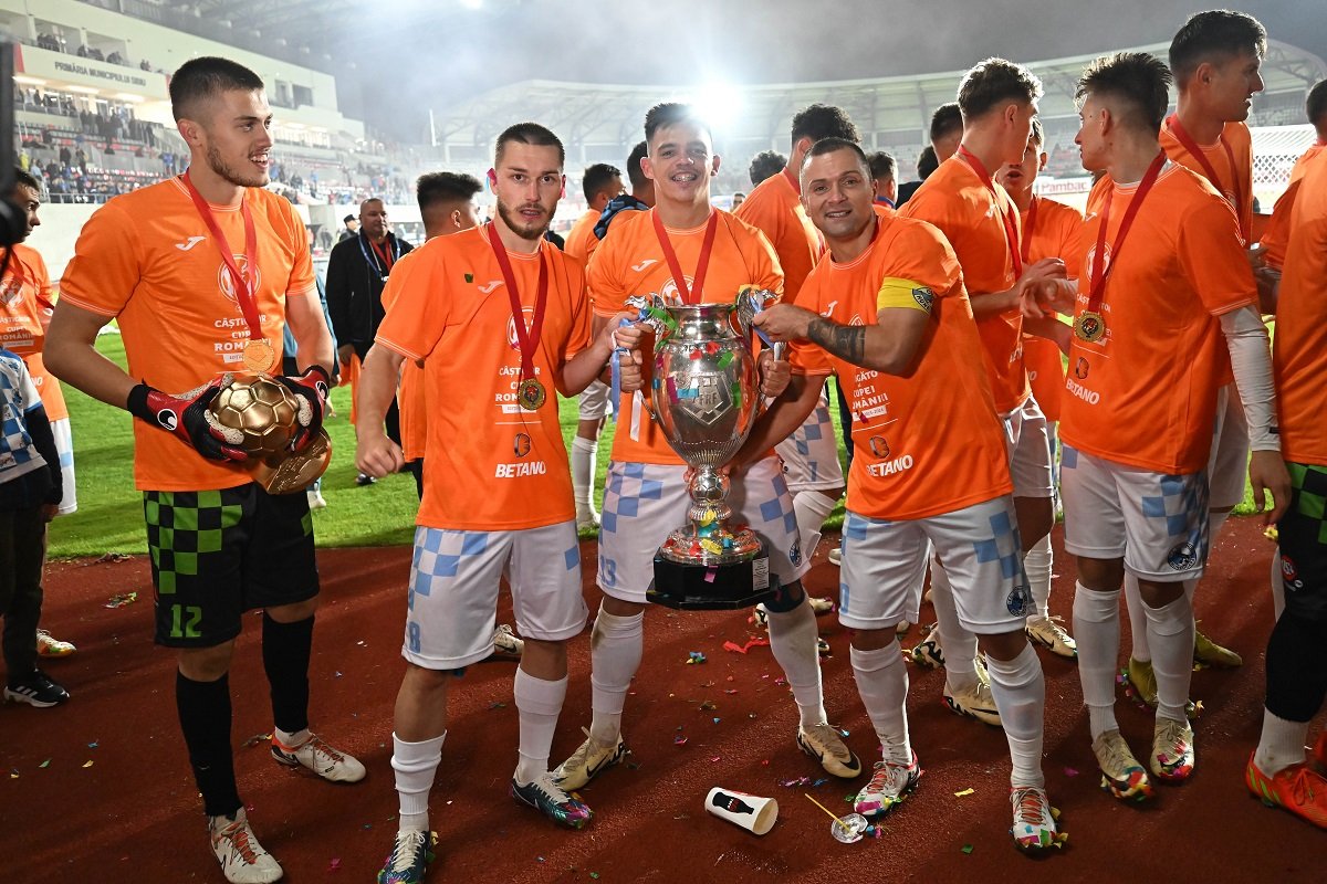 Corvinul Hunedoara a terminat pe locul secund în ultimul sezon de Liga 2