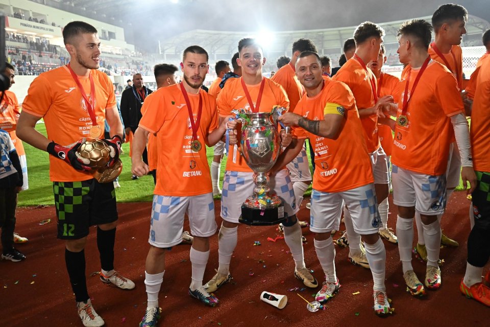 Corvinul Hunedoara a terminat pe locul secund în ultimul sezon de Liga 2